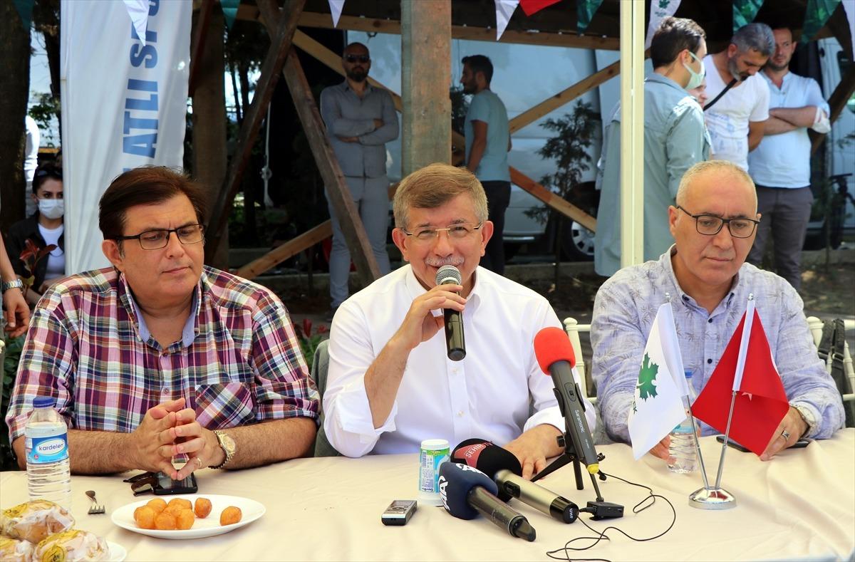 Gelecek Partisi Genel Başkanı Davutoğlu, Kocaeli'de partililerle piknikte bir araya geldi: