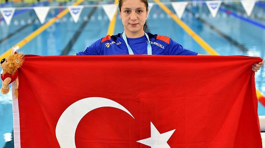 Avrupa Gençler Yüzme Şampiyonası'nda Merve Tuncel'den altın madalya