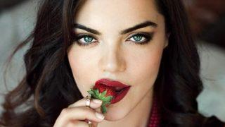 Bir Zamanlar Çukurova'nın Züleyha'sı Hilal Altınbilek, kırmızı bikinisiyle büyüledi