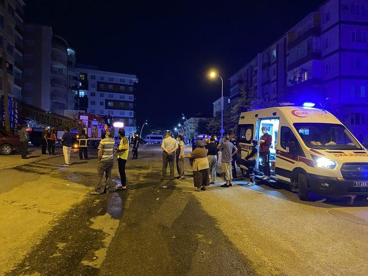 Niğde'de apartmanda çıkan yangında 10 kişi dumandan etkilendi G5
