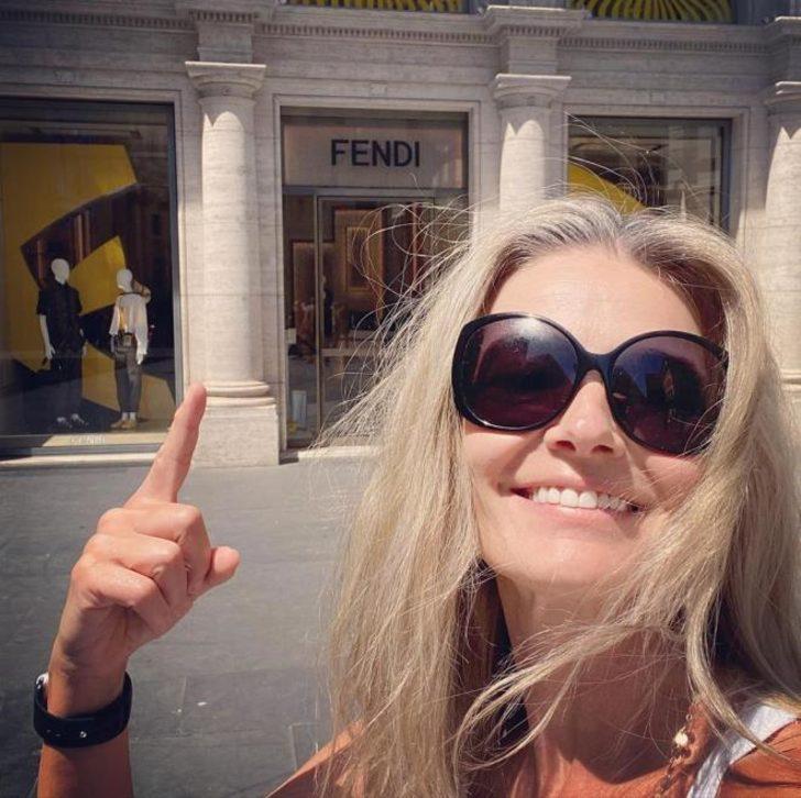 56 yaşındaki eski model çırılçıplak poz verdi! Sosyal medya yıkıldı G3