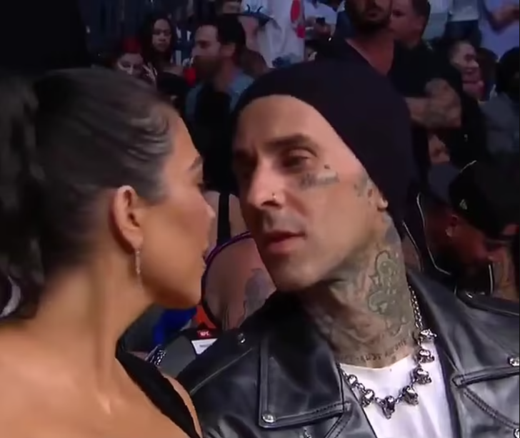 Kourtney Kardashian ve sevgilisi Travis Baker canlı yayında yaptıklarıyla izleyicileri hayrete düşürdü G3