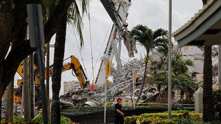Miami'de çöken 13 katlı binada ölenlerin sayısı 90'a yükseldi