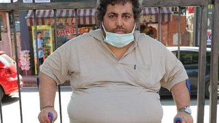 Evden kovulduğunu iddia etti, cadde ortasında hüngür hüngür ağladı