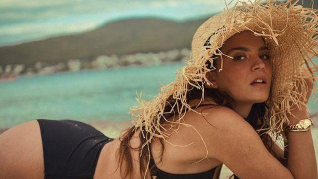 Aslı Bekiroğlu kalça hizasındaki mini elbisesiyle şov yaptı