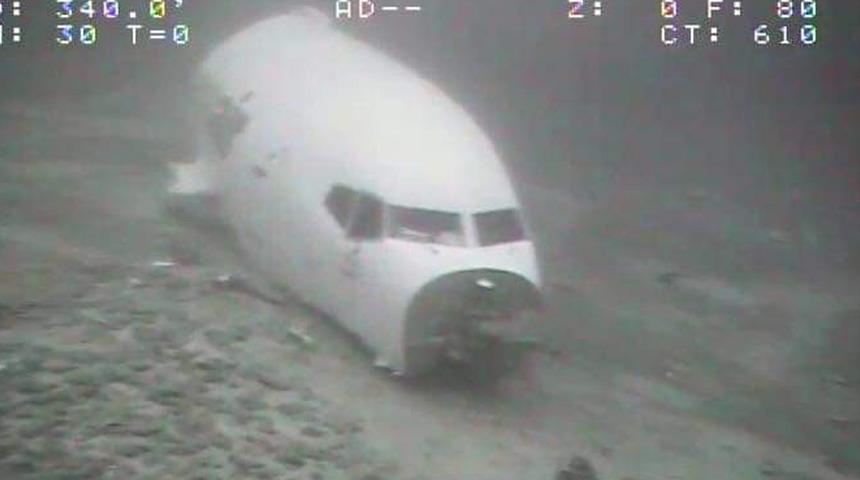 Hawaii açıklarında düşen kargo uçağının su altındaki ilk fotoğrafları yayınlandı