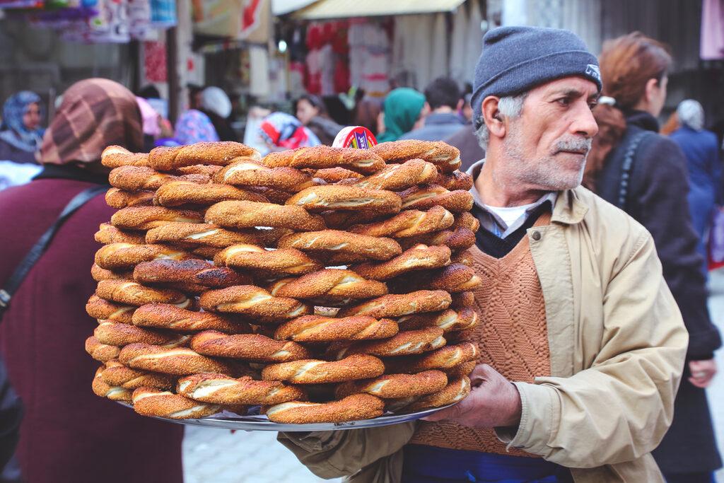 Simit 10 lira oldu Sat�c�: ��renciye fiyat s�ylerken zorlan�yorum