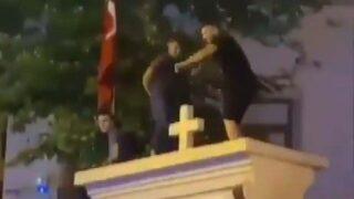 Tepki çeken görüntüler! Kilise duvarı üstünde oynayanlar için karar verildi