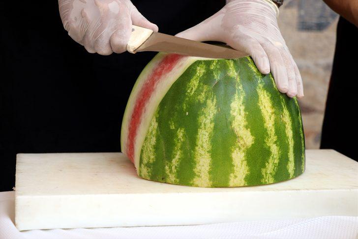 Yazın serinleten meyvesi karpuz, kabuğuyla da ağızları tatlandırıyor G4