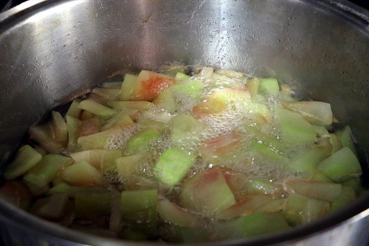 Yazın serinleten meyvesi karpuz, kabuğuyla da ağızları tatlandırıyor G5