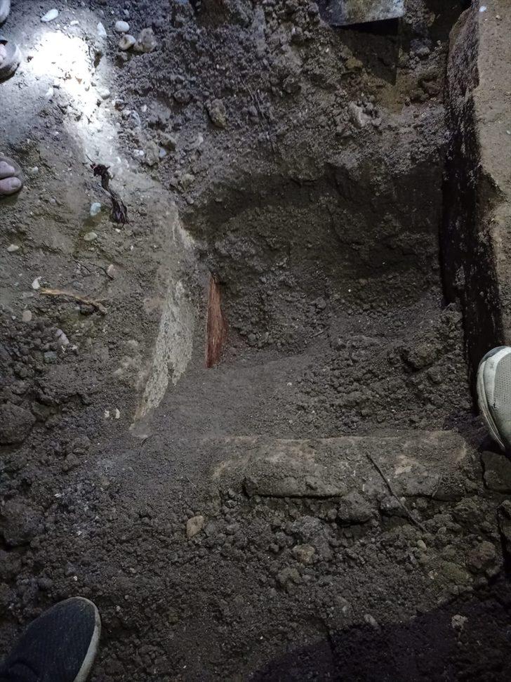 Bilecik'te iş makinesiyle tesviye yapılan alanda nekropol olduğu değerlendirilen yapıya rastlandı G2