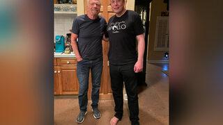 Elon Musk'tan tarihi uçuş öncesi Richard Branson'a çıplak ayaklı ziyaret!