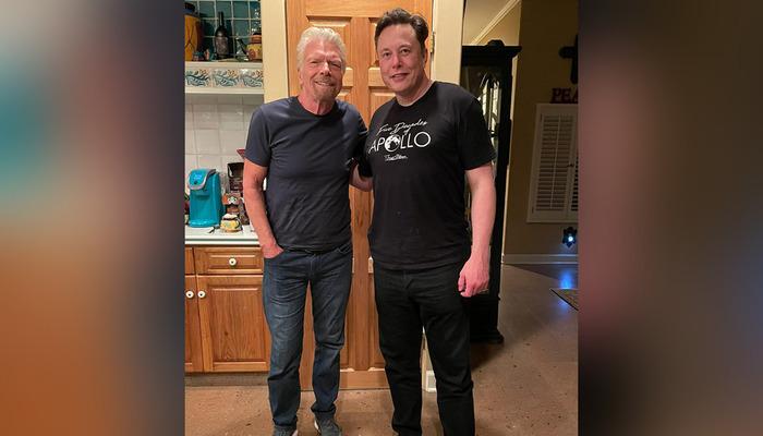 Elon Musk'tan tarihi uçuş öncesi Richard Branson'a çıplak ayaklı ziyaret!