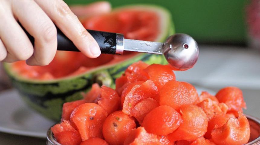 Meğer karpuz dilimlemek çok kolaymış! Bu tüyoları şimdiye kadar neden öğrenmediğinize çok şaşıracaksınız