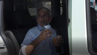 'Yok artık' dedirten rahatlık! Tacizden gözaltına alındı, elindeki döner ve ayranı bırakmadı