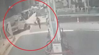 Kavga ettiği husumetlisini kamyonetle ezip metrelerce sürükledi