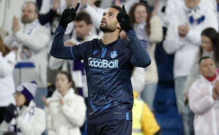 Ezeli rakipten tarihi transfer çalımı! İstanbul'a geliyor! 2+1 yıllığına... G3