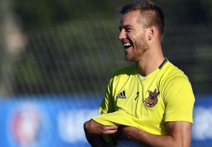 Ezeli rakipten tarihi transfer çalımı! İstanbul'a geliyor! 2+1 yıllığına... G4