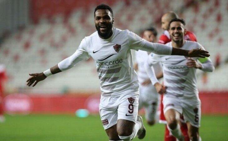 Ezeli rakipten tarihi transfer çalımı! İstanbul'a geliyor! 2+1 yıllığına... G2