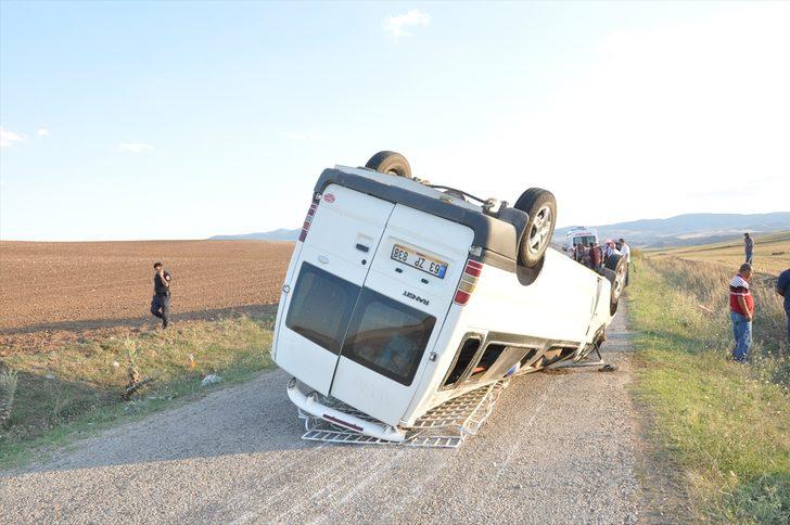 Yozgat’ta tarım işçilerini taşıyan minibüs devrildi: 11 yaralı G3