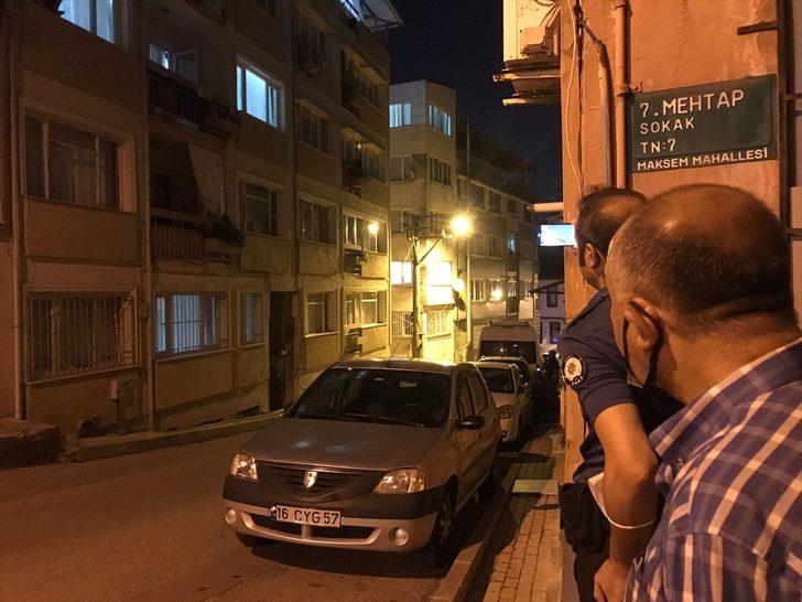 Bursa'da bir evin balkonundan rastgele ateş açan kişi ikna edilmeye çalışılıyor G4