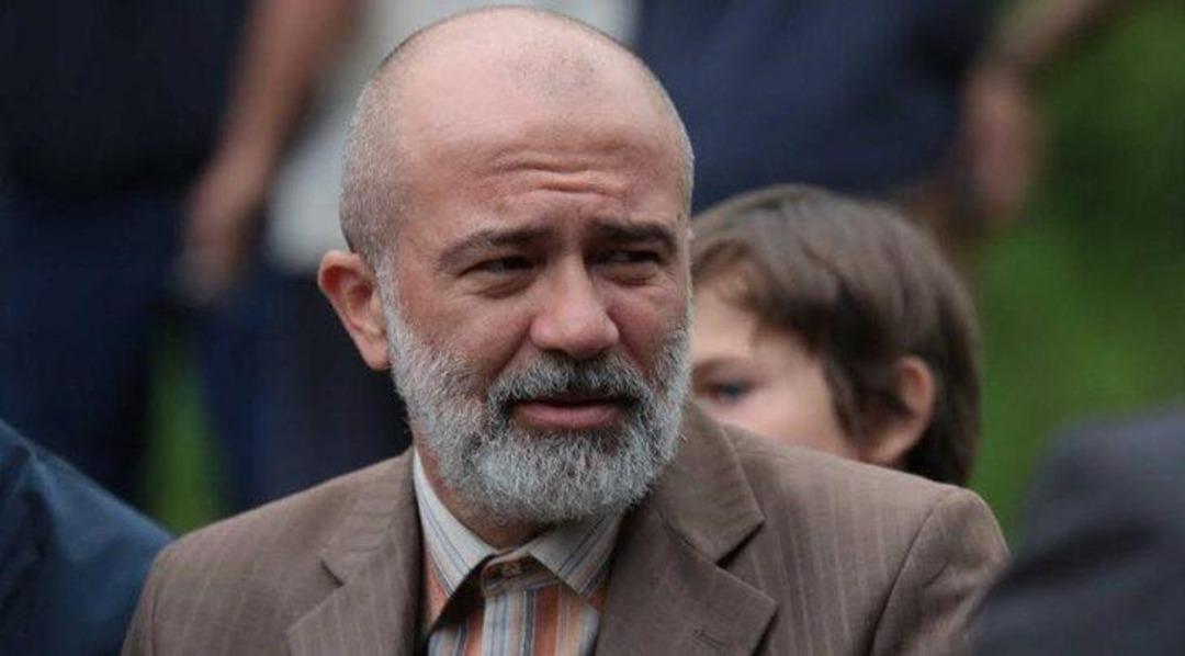 G&uuml;lsim Ali İlhan aşk yaşayan Durul Bazan, TRT projesinden ayrıldı