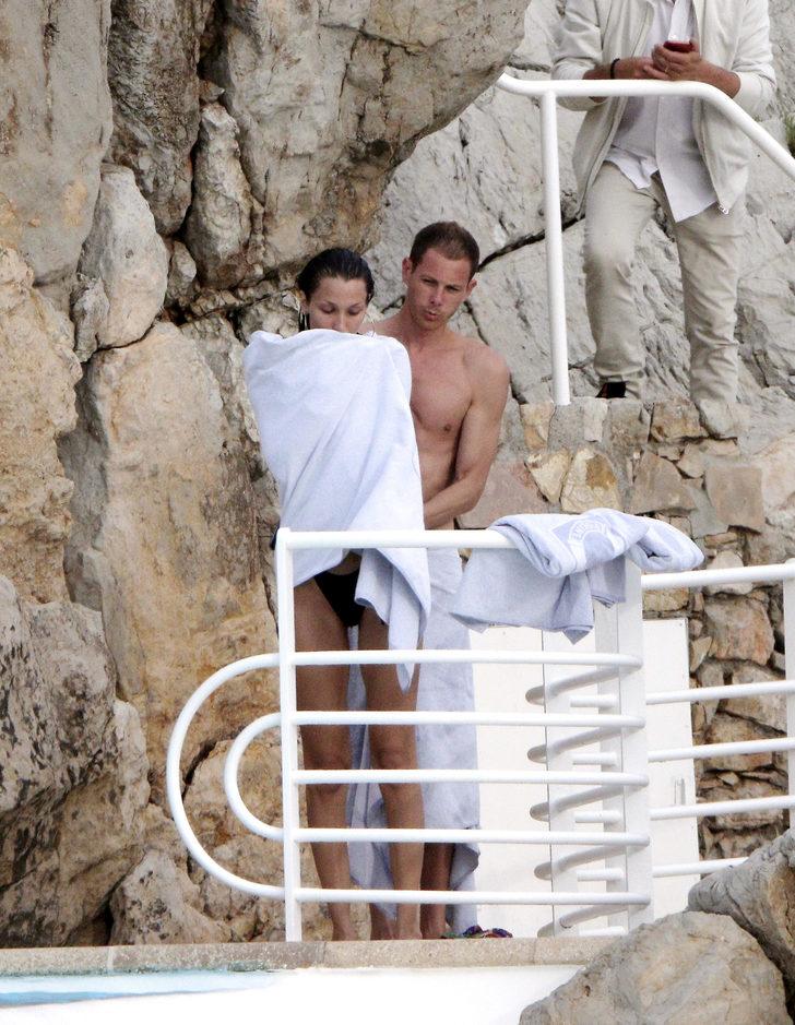 Bella Hadid yeni sevgilisiyle görüntülendi! Cannes'da deniz molası G4