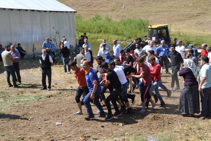 Ağrı'da düğüne gidenleri taşıyan minibüs dere yatağına devrildi: 13 yaralı G5