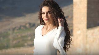 Afrika'ya giden Ebru Şahin yeni imajıyla şaşırttı