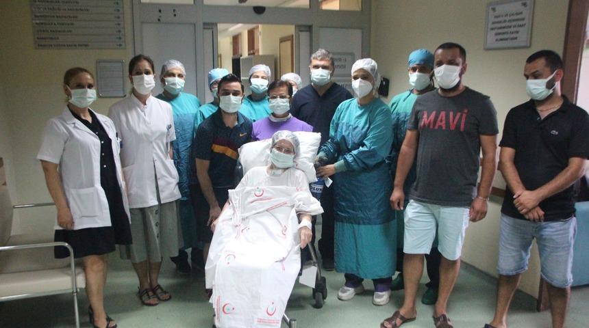 İki ay yoğun bakımda kaldı, doğum gününde uyandı