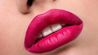 Dolgun dudaklara sahip olmak için estetik yaptırmak zorunda değilsiniz