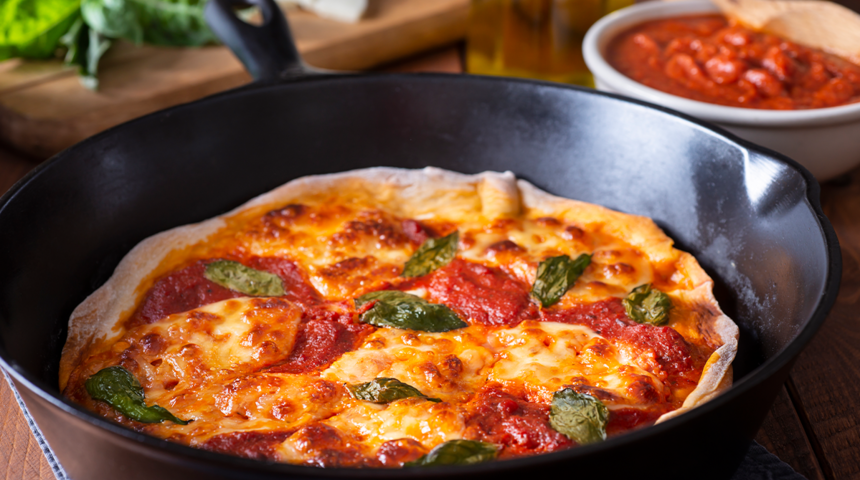 Pizza yapmak hiç bu kadar kolay olmamıştı! Sadece 10 dakikada hazırlanan tavada pizza tarifi