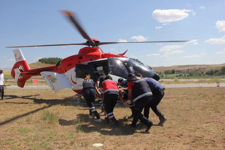 Sivas'ta otomobil ile hafif ticari araç çarpıştı: 6 yaralı G3