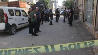 Bakkala giderken kurşunların hedefi oldu: Vuruldum ağabey