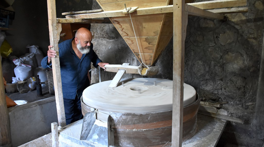 Erzincan’ın ata yadigarı su değirmenleri asırlara meydan okuyarak dönmeye devam ediyor