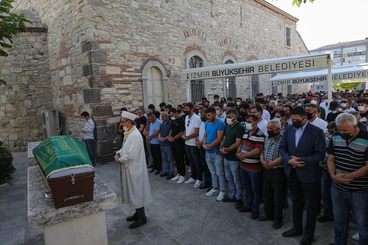 Aliağa'da gemi geri dönüşüm bölgesindeki patlamada hayatını kaybeden işçinin cenazesi defnedildi G3