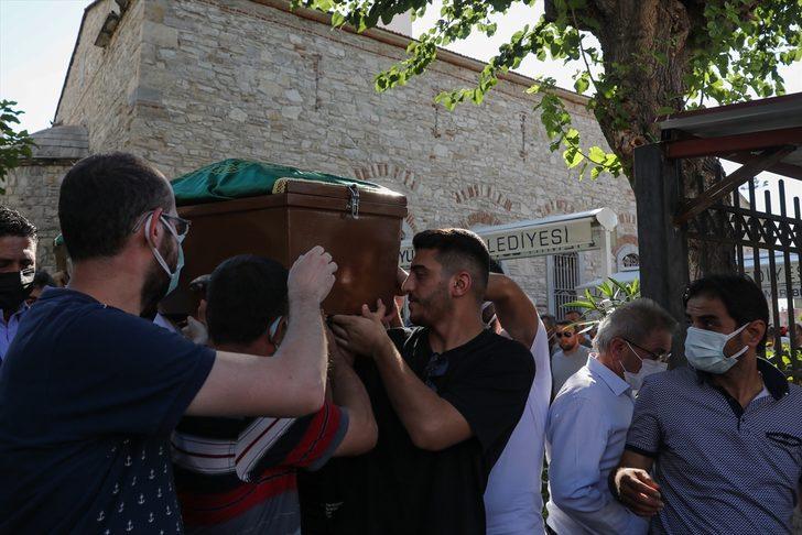 Aliağa'da gemi geri dönüşüm bölgesindeki patlamada hayatını kaybeden işçinin cenazesi defnedildi G4