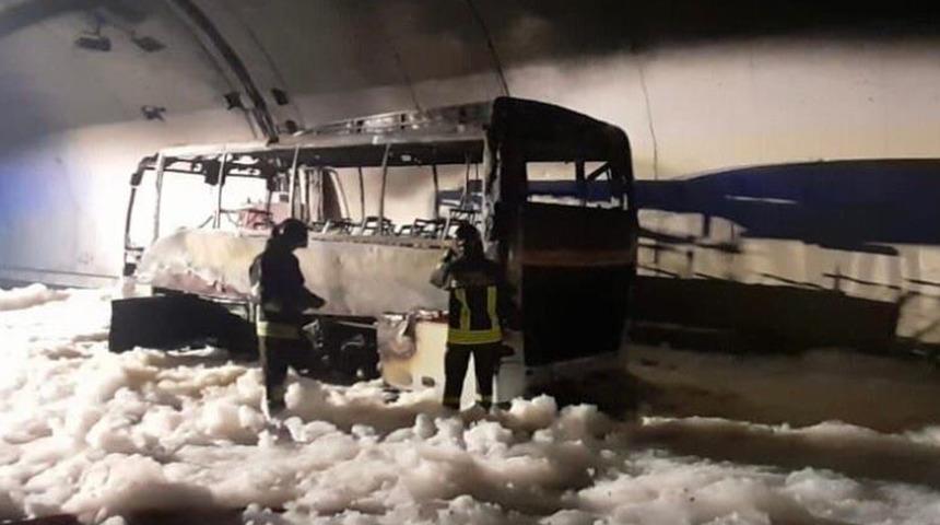 İtalya'da otobüs şoförü 25 çocuğu yanmaktan son anda kurtardı