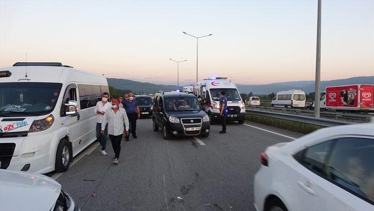 Düzce'de zincirleme trafik kazasında 12 kişi yaralandı G1