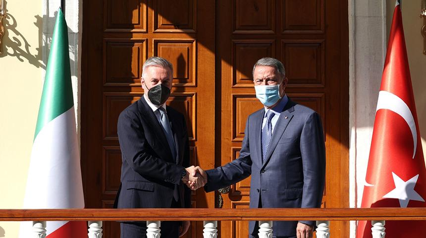 Son Dakika: Bakan Akar, İtalyan mevkidaşı ile İstanbul'da bir araya geldi