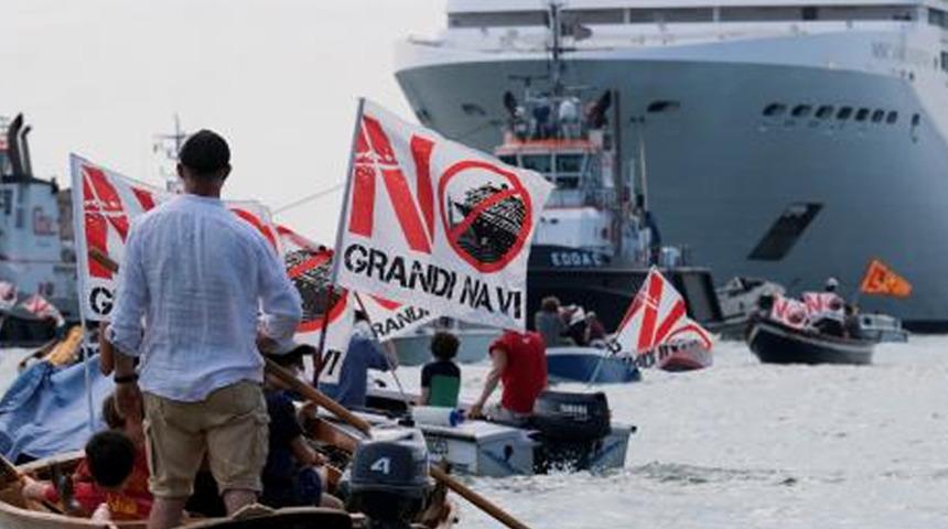 İtalya'dan Venedik kararı! Dev kruvaziyer gemileri artık giremeyecek