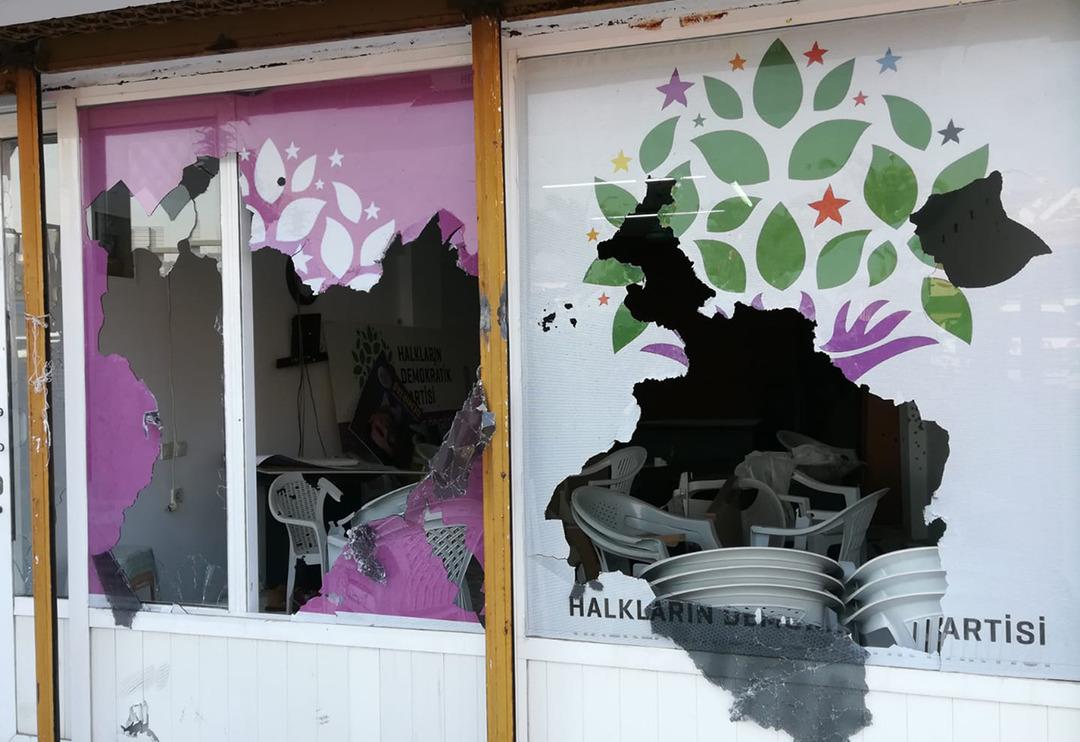 Muğla'da HDP il&ccedil;e binasına silahlı saldırı