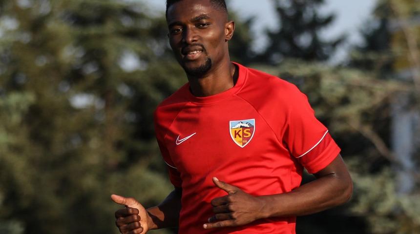 Beşiktaş'tan ayrılan Mensah, Kayserispor'a katıldı