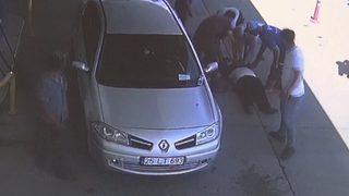 Korku dolu anlar! Yakıt alırken kalbi durdu