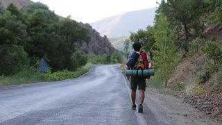 Cebindeki 800 lirayla yola çıktı! 81 ili otostopla gezdi