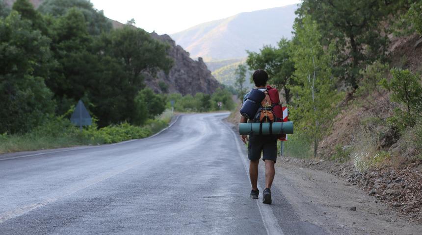 Cebindeki 800 lirayla yola çıktı! 81 ili otostopla gezdi