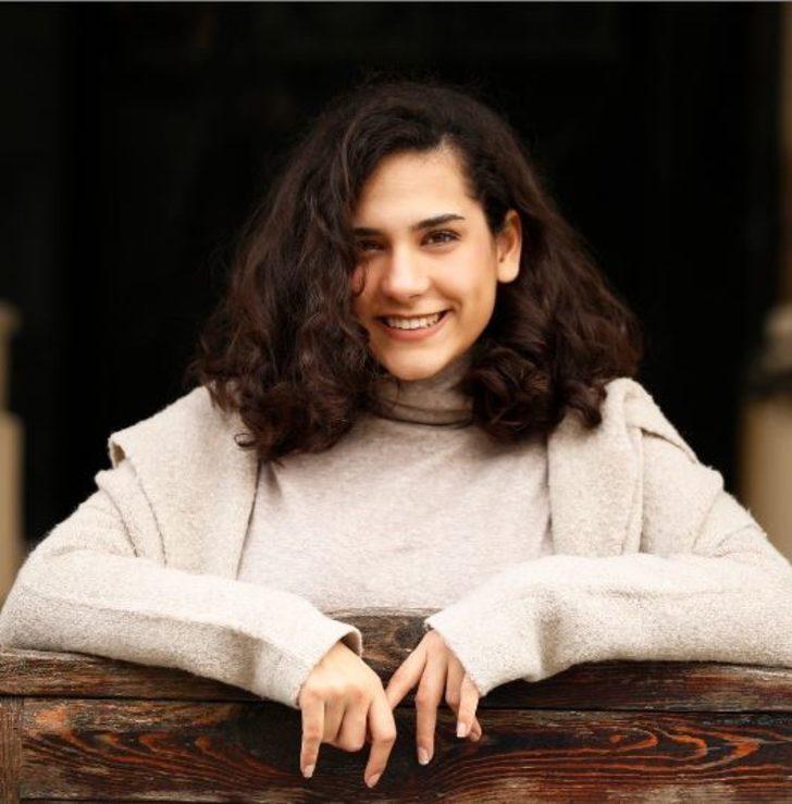 Yaprak Dökümü'nün Ayşe'si Şebnem Ceceli'yi görenler tanıyamadı: Çocuk yıldız şimdilerde kocaman genç bir kız oldu! G4