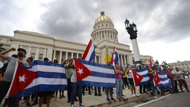 Başkent Havana'da, Devlet Başkanı Miguel Diaz-Canel'i destekleyen gösteriler de oldu