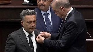 İki belediye başkanı daha AK Parti'ye katıldı! Rozetlerini Cumhurbaşkanı Erdoğan taktı
