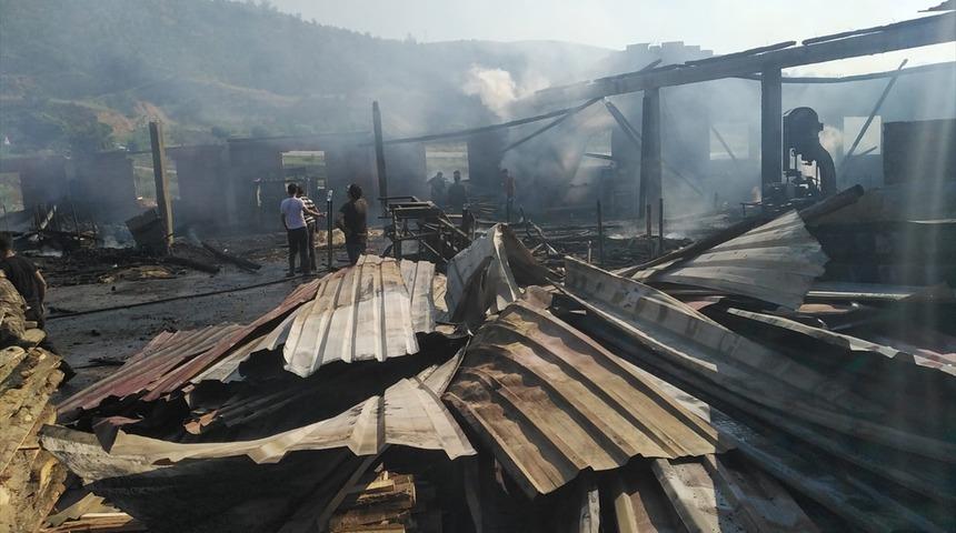 Sinop'ta kereste fabrikası yangında kullanılamaz hale geldi